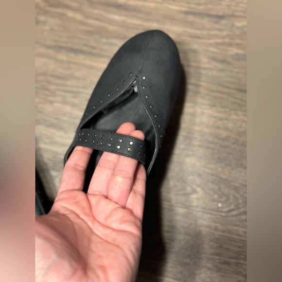 Lucky Brand Girls Studded Mary-Jane's
Flat Shoes Black size 2 Matte  black flats - Picture 7 of 11